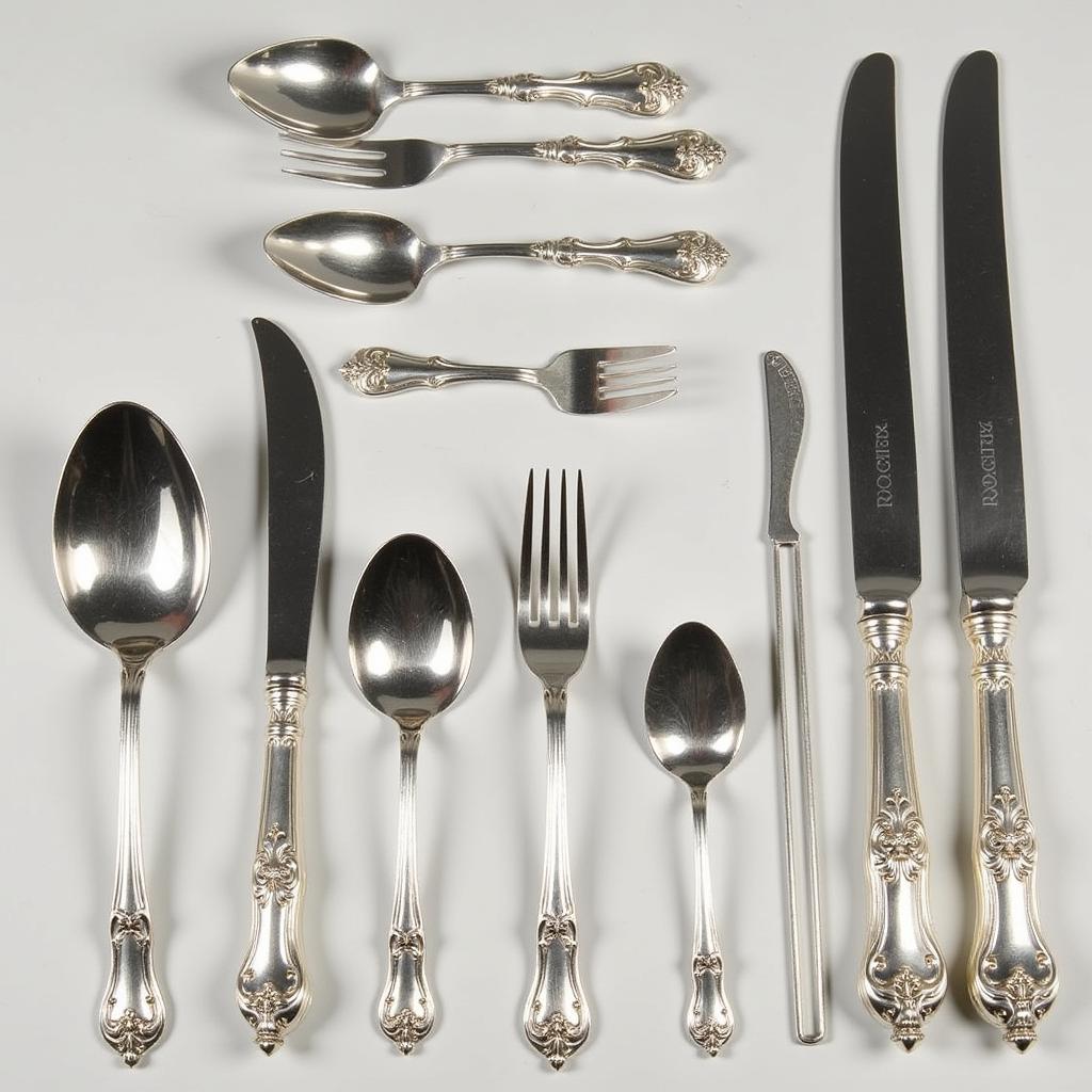 Rogers 1881 Silverware Flatware Set